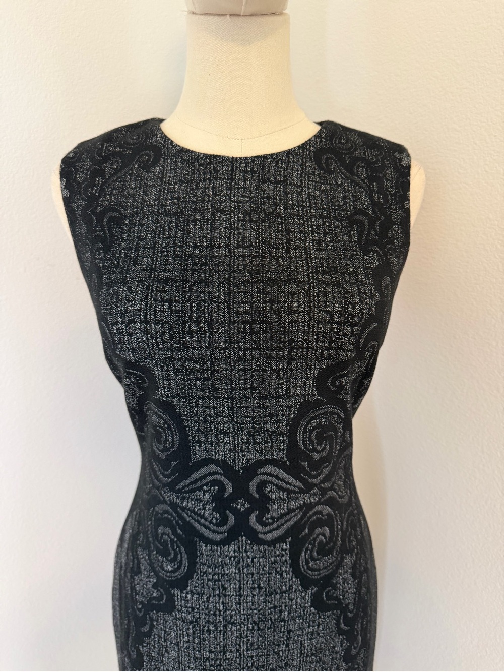Diane Von Furstenberg NWT Black and Charcoal Fitted Sheath Dress Size 4 - Picture 3 of 8